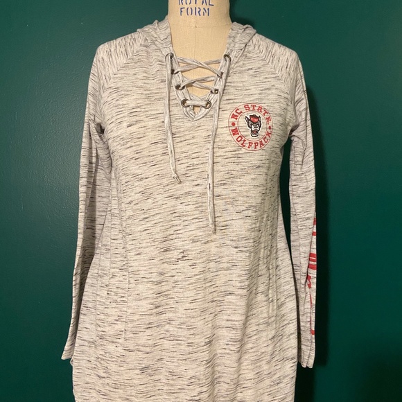 Long sleeved Wolfpack t-shirt with hoodie - Picture 4 of 4